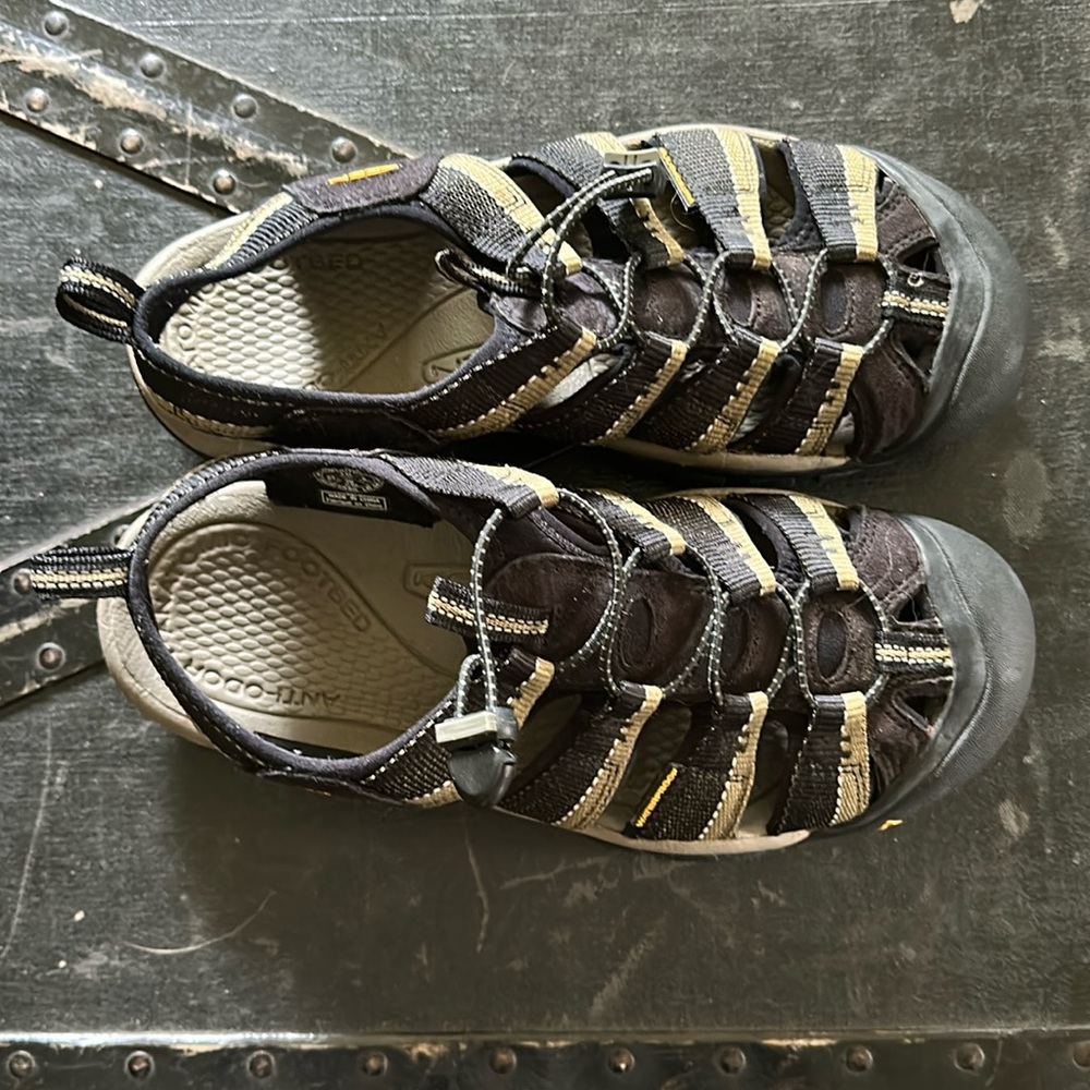Keen Newport H2 Hiking Sandals Men's Size 10 Closed Toe Water Outdoors 110230
